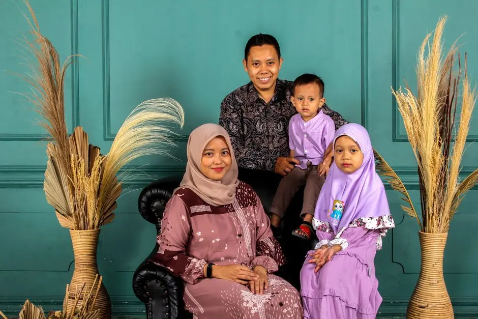 Menjadi Orangtua Remaja: Antara Kebebasan dan Batasan